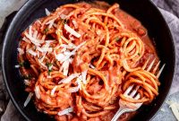 30-Minute Creamy Pink Pasta Sauce (Italian Rose Sauce)