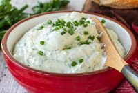 Creamy Homemade Garlic and Herb Cheese Spread Recipe