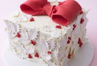 Christmas Holly Gift Box Cake