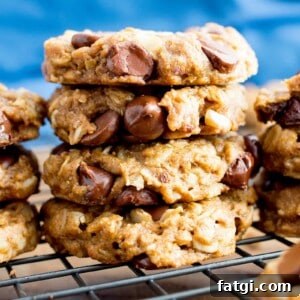 Easy Gluten Free Peanut Butter Chocolate Chip Oatmeal Cookies: healthy vegan gluten-free oatmeal cookies with peanut butter and chocolate chips.