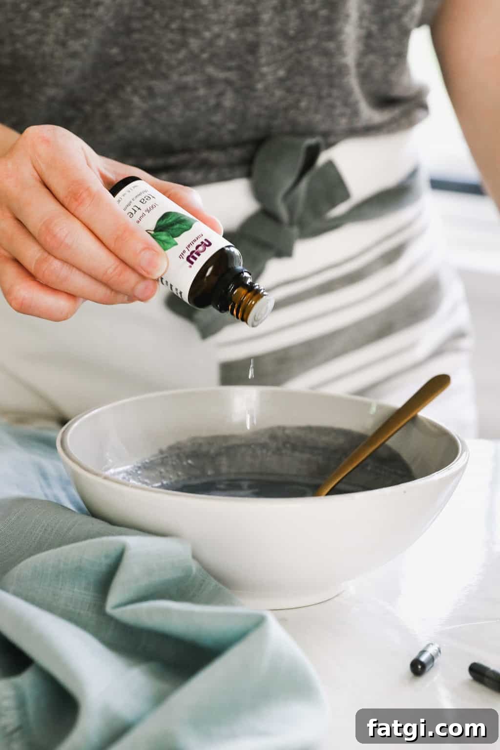 10 Essential Oils for Soap Making That Smell Amazing 4 Tea tree essential oil soap