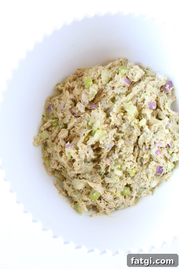 Creamy Tuna and Avocado Salad with Lemon-Dill Dressing 3 How to make tuna