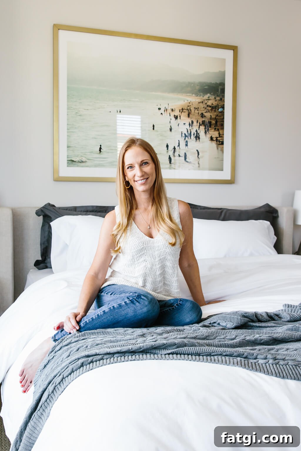Modern Minimalist Bedroom Makeover with Havenly 2 My modern and minimalist bedroom design and decor. My interior design style is a blend of minimalism, mid-century modern, Scandinavian and SoCal vibes.