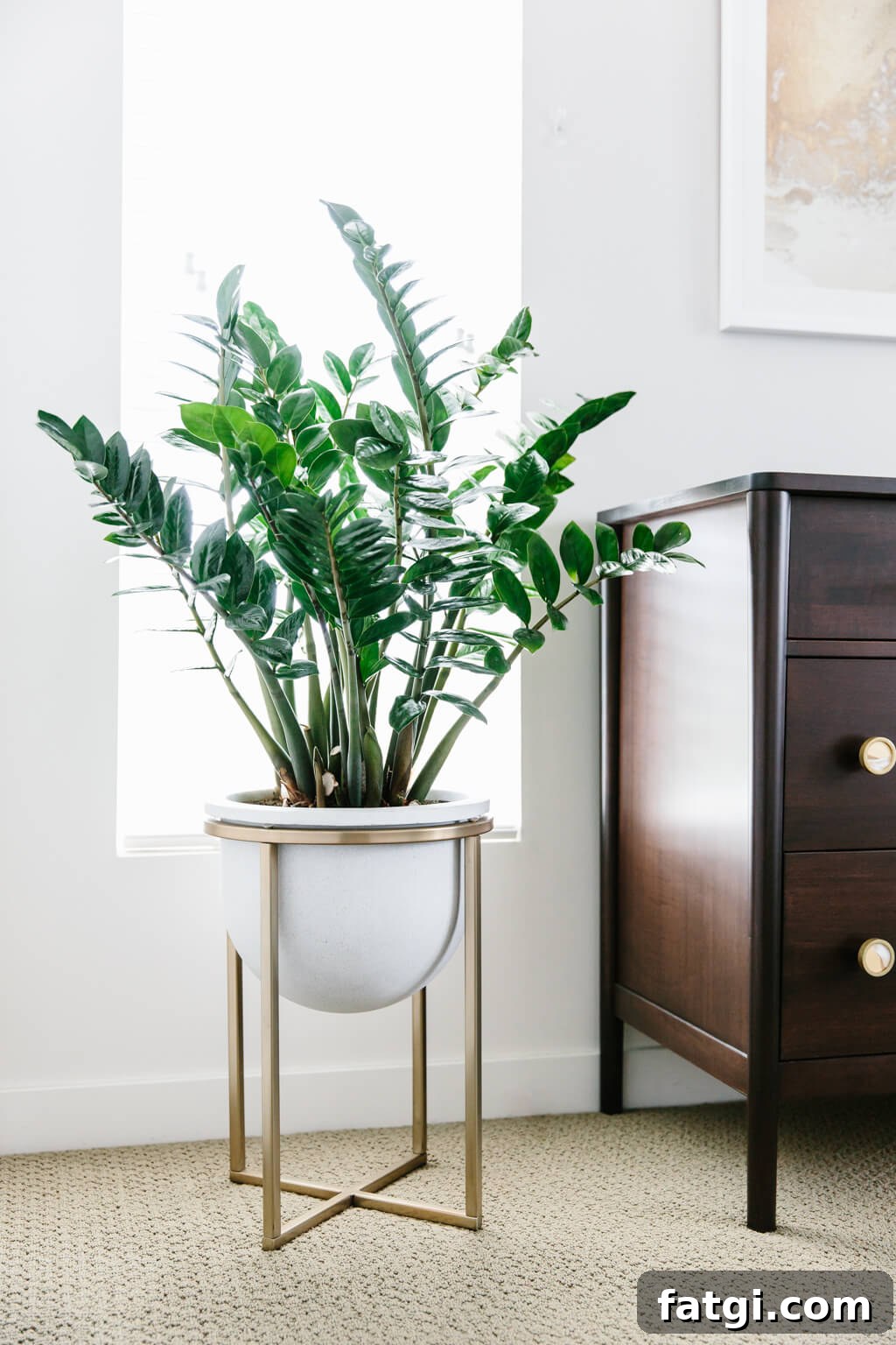Modern Minimalist Bedroom Makeover with Havenly 9 My modern and minimalist bedroom design and decor. My interior design style is a blend of minimalism, mid-century modern, Scandinavian and SoCal vibes.