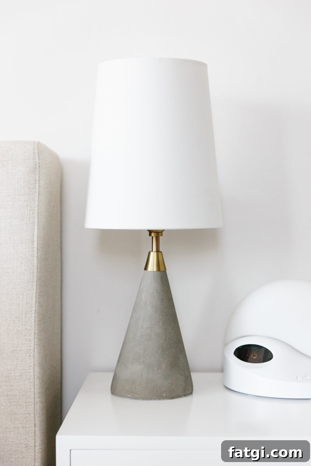 Modern Minimalist Bedroom Makeover with Havenly 10 My modern and minimalist bedroom design and decor. My interior design style is a blend of minimalism, mid-century modern, Scandinavian and SoCal vibes.