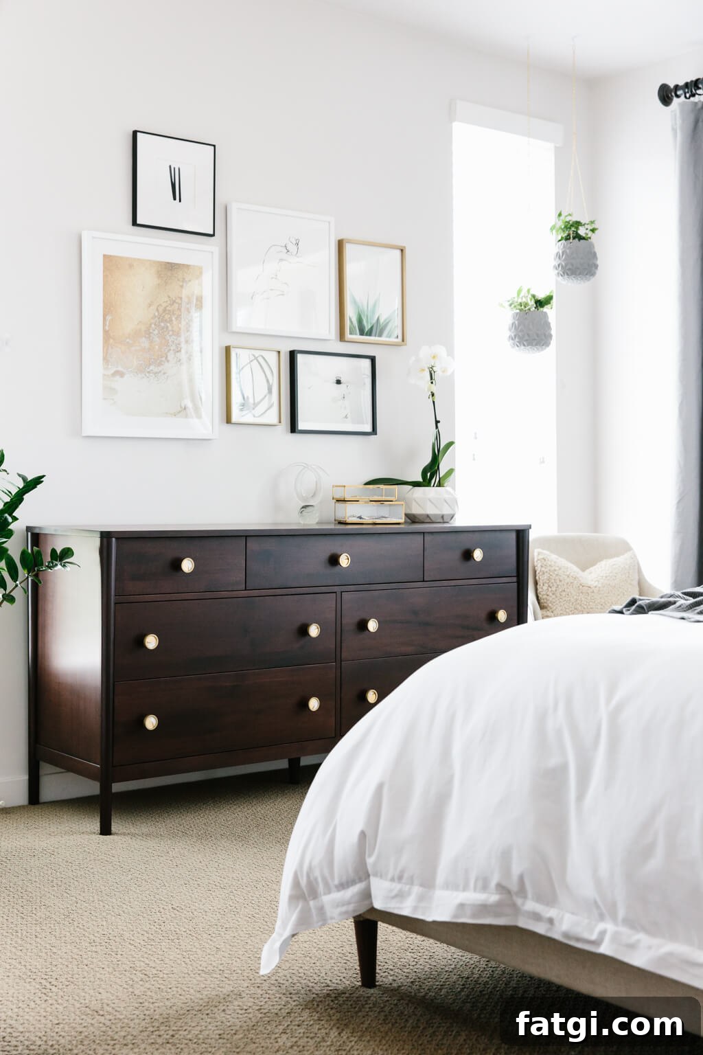 Modern Minimalist Bedroom Makeover with Havenly 13 My modern and minimalist bedroom design and decor. My interior design style is a blend of minimalism, mid-century modern, Scandinavian and SoCal vibes.