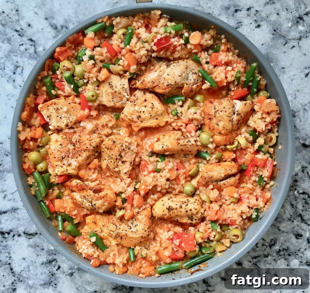 Mexican Cauliflower Arroz Con Pollo #arrozconpollo #cauliflowerarrozconpollo #whole30recipes
