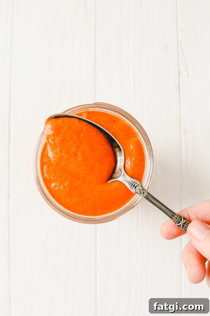 7-Minute Creamy Roasted Red Pepper Sauce [Vegan]