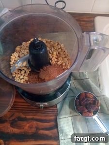 homemade chocolate peanut butter lara bar easy, healthy, and delicious.